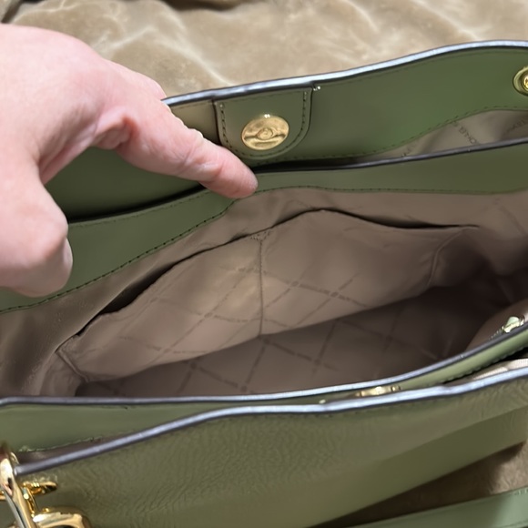 Michael Kors Trisha Large Pebbled Leather Shoulder Bag - Picture 6 of 12